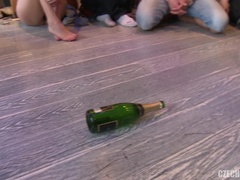 Belleza, Rubia, Morena, Checa, Juegos, Lamidas, Pelirrojo, Intercambio de parejas