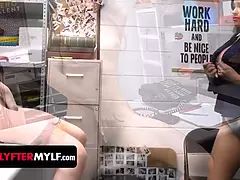 Hinterzimmer, Grosse titten, Domination, Frau frau mann, Hd, Milf, Schreiend, Flotter dreier