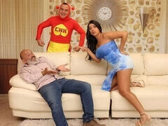 Grosser arsch, Grosser schwanz, Grosse titten, Blasen, Braunhaarige, Gehörnter ehemann, Hundestellung, Milf