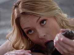 Grosser schwanz, Schwarz, Blondine, Blasen, Hardcore, Interrassisch, Strümpfe