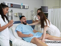 Sucer une bite, Médecin, Le plan cul à quatre, Hard, Interracial, Réalité, Adolescente, Uniforme