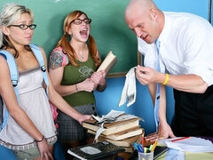 18 años, Culo grande, Verga grande, Mamada, Oficina, Dolor, Flaco, Adolescente