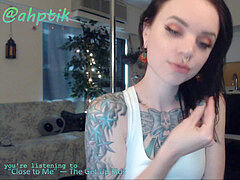 Emocore, Petite femme