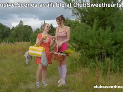 18 летние, Красивые, Лесбиянка, Лизание, На природе, Киски, Молоденькие, Тугие