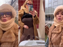 Большие сиськи, Пальцем, Девственница