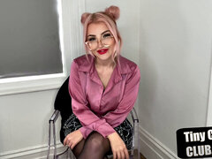 Britannique, Domination, Femme dominatrice, Fétiche, Lunettes, Lingerie, Solo, Jarretelles