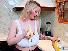 デカパイ, ブロンド, 巨乳な, 食べ物, キッチン, 天然, 自然山雀, 一人