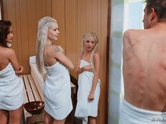 Lécher le cul, Blonde, Groupe, Branlette thaïlandaise, Orgie, Sauna, Maigrichonne, Adolescente