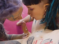 Tattooed hottie in a wild FFM threesome with two alternative TEENS