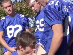 Amerikanisch, In den arsch, Grosser schwanz, Viele männer bespritzen eine frau, Pummelig, Gruppensex, Schwul, Ablutschen