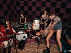 69, Lécher le cul, Sucer une bite, Brunette brune, Gants, Branlette thaïlandaise, Collant, Plan cul à trois