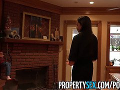 Real estate agent fucks client for first sale