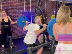 Grosser arsch, Grosse titten, Blondine, Britisch, Sporthalle, Milf