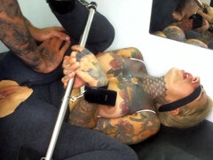 Gros seins, Déshabiller, Éjaculation interne, Gorge profonde, Queue, Hd, Tatouage, Serré