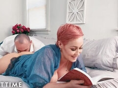 Grosser arsch, Grosser schwanz, Grosse titten, Kehlenfick, Schwanz, Gesichtssitzen, Reif, Realität