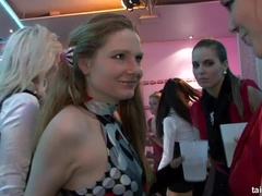 Amateur, Grosse bite, Habillées, Doigter, Branlette thaïlandaise, Interracial, Lingerie, Nénés