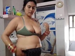 18 años, Beso negro, Cuarto de baño, Culo grande, Penetracion con dedos, Desnudo, Pezones, Coño