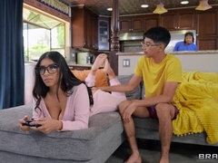 Gros cul, Grosse bite, Sucer une bite, Brunette brune, Poilue, Interracial, Maigrichonne, Adolescente