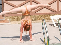 Amateur, Penetracion con dedos, Flexible, Masturbación, Al aire libre, Piscina, Estriptis, Adolescente