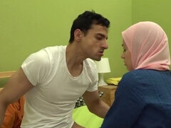 18 ans, Arabe, Grosse bite, Gros seins, Sucer une bite, Hard, Indienne, Serré