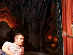 18, ボンデージ, 着衣女と全裸男, グループ, ヒール, タトゥー, ティーン, おもちゃ