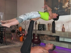 18 jaar, Grote lul, Bruinharig, Dichtbij, Omie, Harig, Likken, Kut duiken