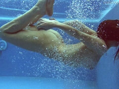 Gros cul, Brunette brune, Femelle, Piscine, Public, Russe, Adolescente, Sous marin