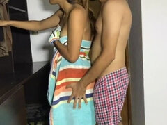 Gros cul, Cousine, Éjaculation interne, Mignonne, En levrette, Fille latino, Rugueux, Pute