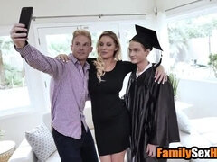 Blondine, Blasen, Hochschule, Familie, Mutti, Stiefmutter, Student, Taboo