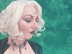 Amateur, Bondage domination sadisme masochisme, Homme nu et filles habillées, Femme dominatrice, Latex, Léchez, Pov, Suédoise