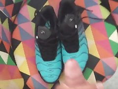 nice cum on my sneakers
