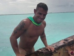 Erotic adventure on a Caribbean shipwreck
