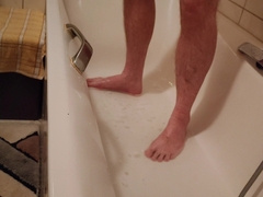 Total_Pig washes in the bathtub and displays off his pecker and culo