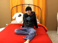 Breckin's moment to shine in a solo emo performance