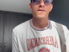 flaco te enseña como se folla un arse de juguete - andcristian