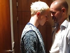 GAY KISSING