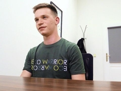 Amateur dude opens his ass for a stranger's big dick