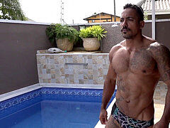 Muscle molten dude in pool