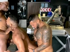 Muscular men swap the tight ass together in restless anal threesome