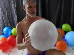 Balloon have fun with insane queer DILF Richard Lennox