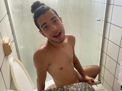 Slim twink Henry Lynes masturbates and ejaculates solo in high definition