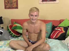 Justin Underwood Packs His Donk With Fucktoy Before Spunking