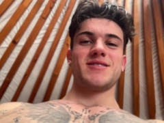 Got home so messy and guess who's going to tidy me up (16 mins)