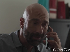 Casey Everett blows Nick Fitt before riding his big cock raw