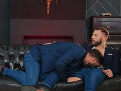 Sensual bears fuck on the small couch in ways that make them come big time