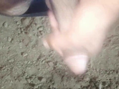 Desi Bhabhi ne muth mari our pakri gai Pakistani