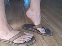 Check out my masculine feet in flip flops
