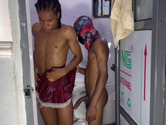 Got affixed up with an college-aged years older guy and he’s was so super-cute