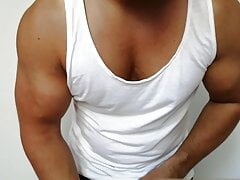 Spread my sperm on my muscle arm