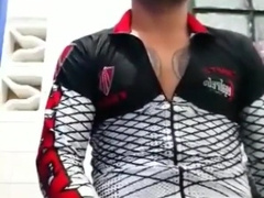 Me saco la leche.. Me ayudas